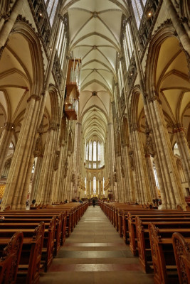 Beeindruckende gotische Architektur im Kölner Dom.