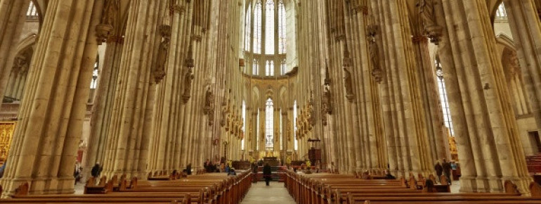 Beeindruckende gotische Architektur im Kölner Dom.