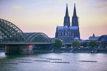 Der Kölner Dom liegt nur 250 Meter vom Rheinufer entfernt.