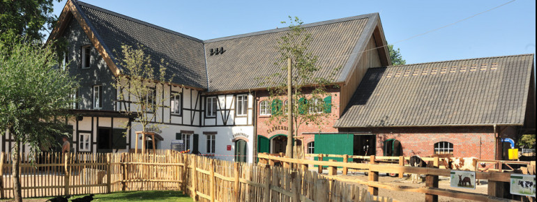 Der Clemenshof ist ein typischer bergischer Bauernhof.