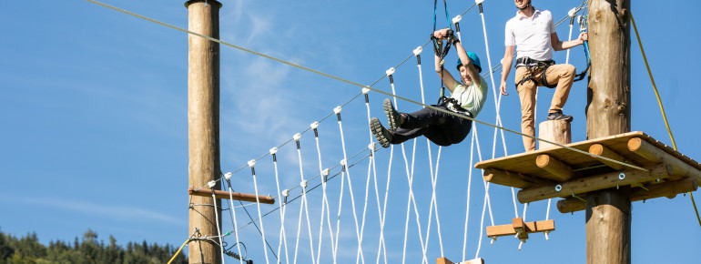 Mehr als 20 Ziplines warten am Kronberg.