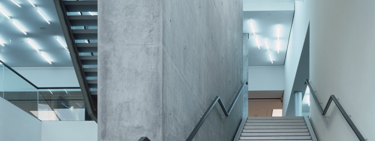 Ein ehemaliges Tunnelsystem beherbergt die Sammlung des Kunstmuseums.