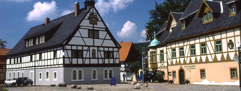 Die Hüttenschänke und das Haus des Anrichters