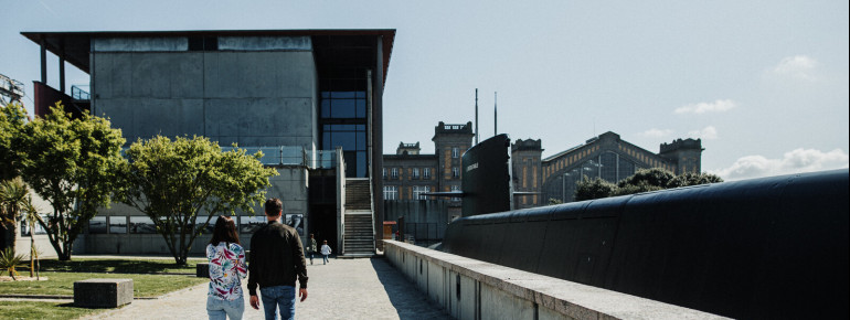 Teil des Museums ist das weltweit größte begehbare Atom-U-Boot "Le Redoutable".