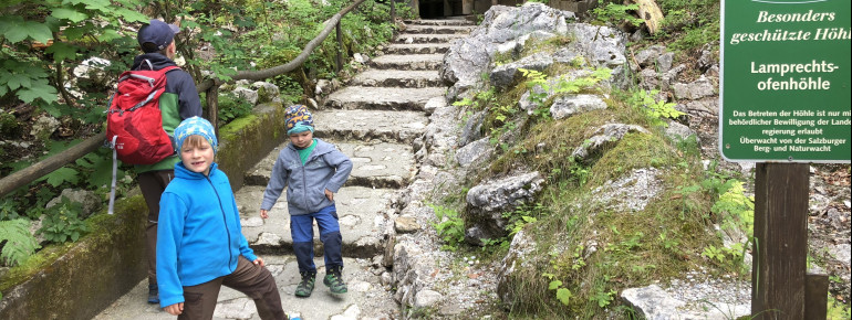 Die Lamprechtshöhle ist aufgrund ihrer kühlen Temperaturen ein beliebtes Ausflugsziel im Sommer.
