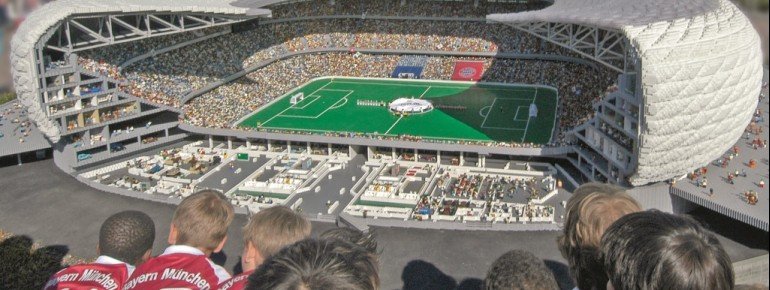 Die Allianz Arena auf einer Fläche von 5 x 4,5 Meter ist einen Meter hoch.