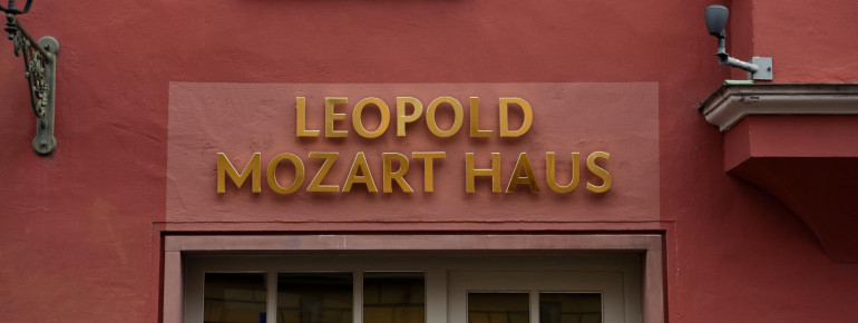 Das Leopold-Mozart Haus lässt Besucher das Leben des Hofmusikers hautnah in 11 Themenräumen nachvollziehen.