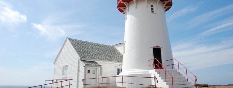Der Leuchturm markiert den südlichsten Punkt des norwegischen Festlandes