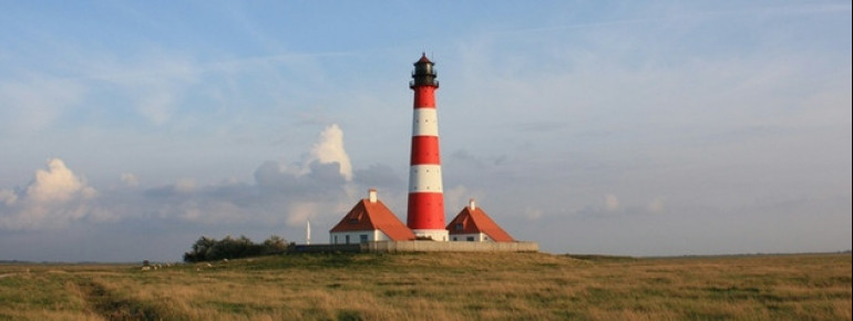 Der Leuchtturm gilt als Wahrzeichen von Eiderstedt.