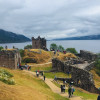 Die Ruine von Urquhart Castle ist ein beliebtes Ausflugsziel am Loch Ness.
