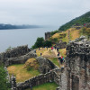 Eine Vielzahl an Touristen kommt jedes Jahr nach Schottland, um Nessie einen Besuch abzustatten.