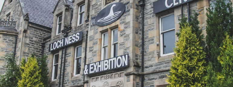 Das Loch Ness Centre and Exhibition informiert über den Mythos Loch Ness.