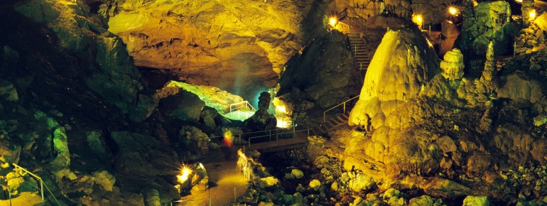 Die Lurgrotte in Peggau ist die größte wasserdurchströmte Schauhöhle Österreichs.