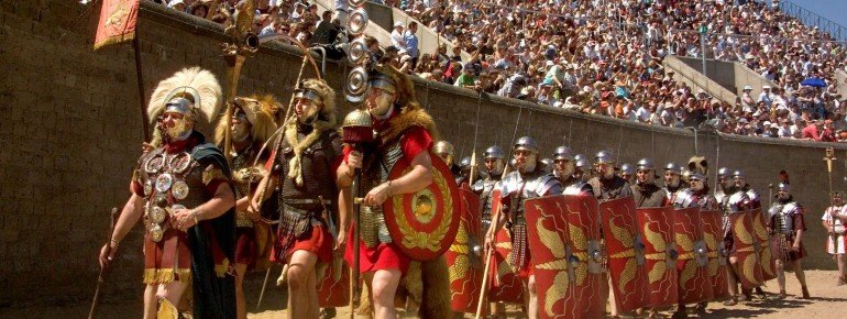 Das Amphietheater war früher Versammlungsstätte für Tausende Zuschauer. Während des Römerfests werden dort auc heute noch Aufführungen gezeigt.