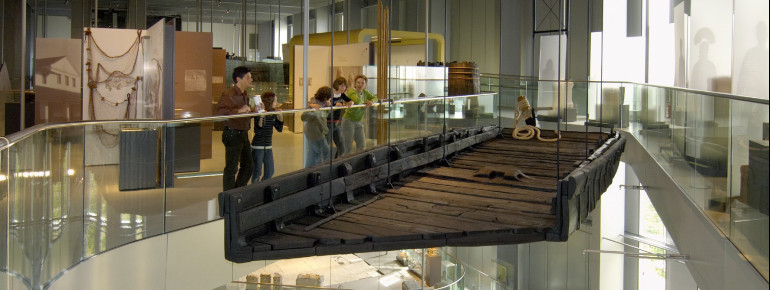 Die Ausstellung zieht sich über mehrere Ebenen.