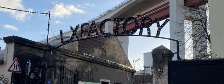 Die LX Factory befindet sich in unmittelbarer Nähe zur Ponte 25 de Abril.