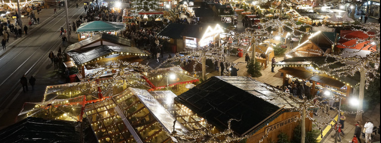 Der Märchenweihnachtsmarkt lockt während der Adventszeit die ganze Familie in die Innenstadt von Kassel.