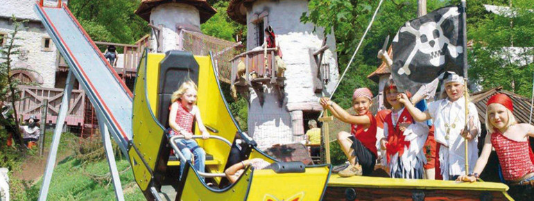 Im Funpark erwartet dich unter anderem das Pendelfahrzeug "Butterfly".