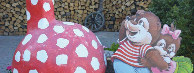 Etwa 130 Figuren gibt es im Freizeitpark für Familien zu bestaunen.