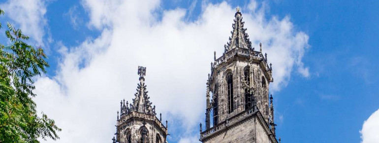 Blick auf die Westfront des Doms