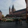 Der Dom steht direkt am Mainzer Marktplatz.