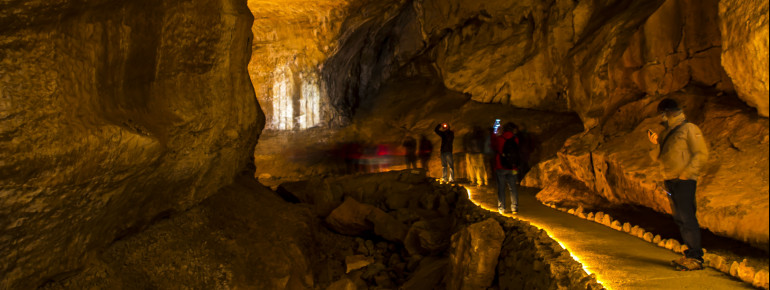 Bei einer Führung erfährst du, mit welchen Problemen die Höhlenforscher auf mehrtägigen Expeditionen ins Berginnere konfrontiert waren.