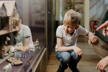 Im unteren Geschoss warten wechselnde Sonderausstellungen auf Groß und Klein.