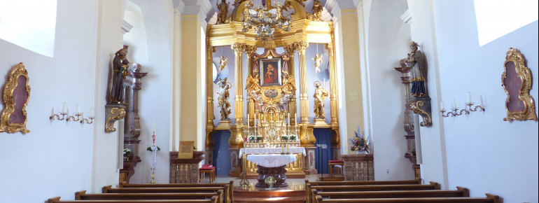 Der goldene Hochaltar mit dem berühmten Marienbild