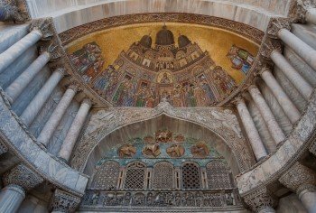 Mosaik über der Porta Sant&#39;Alipio