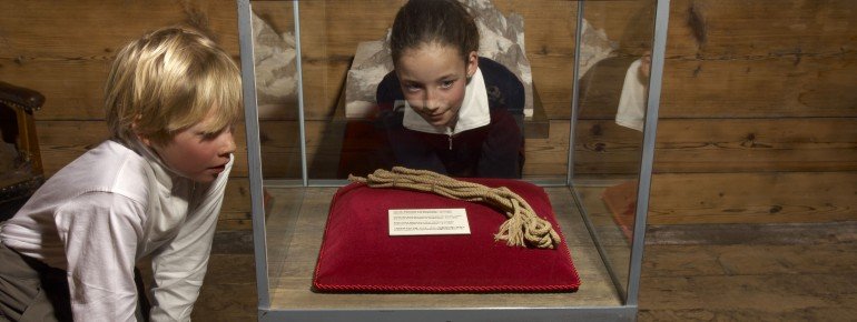 Unter anderem das Seil vom Absturz der Erstbesteigung kann hier bestaunt werden