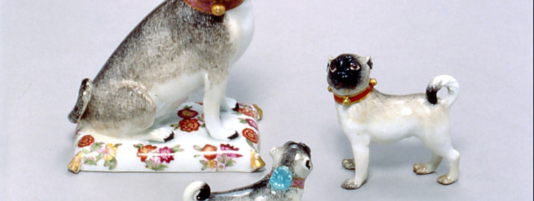 Drei Möpse Modelle von Johann Joachim Kaendler Meißen, Mitte 18. Jahrhundert