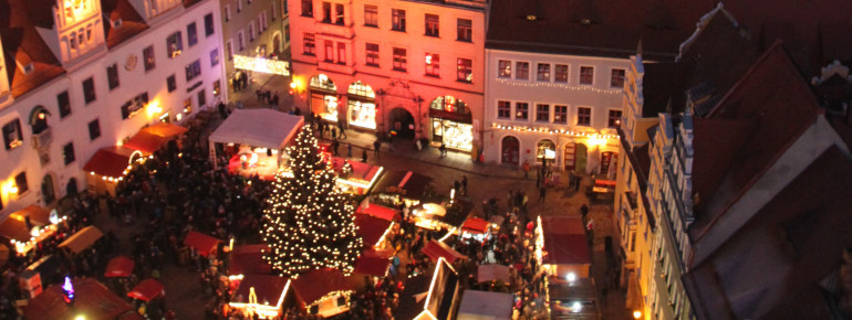 Die Meißner Weihnacht findet am historischen Marktplatz vor dem Rathaus statt.