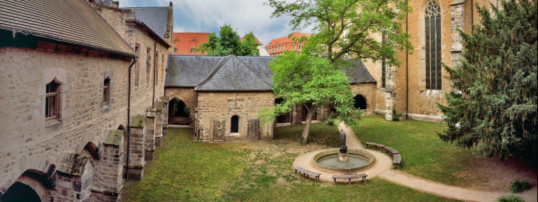 Der Kreuzgang ist im 12. Jahrhundert entstanden.