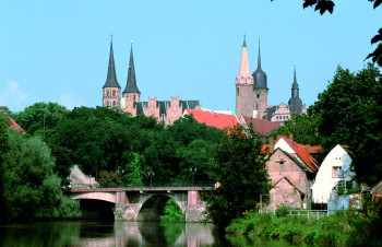 Das Schloss im Stil der Renaissance war Königspfalz, Bischofssitz und Herzogsresidenz.