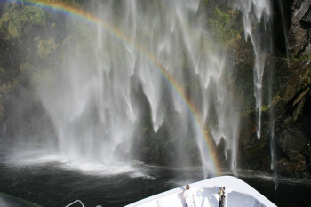 Regenbogen an einem Wasserfall
