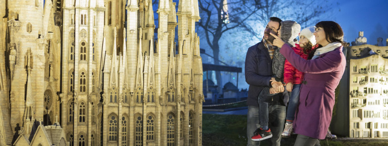 Hier kommst du der Kathedrale Sagrada Familia in Barcelona ganz nah.