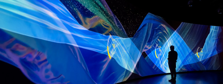 Der Besuch im Torre Glòries startet mit einer Ausstellung in einem unterirdischen Stockwerk ohne Fenster.