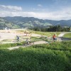 Auf knapp 6000 m² warten kindgerechte Trails, Obstacles und Drops auf die kleinen Biker.