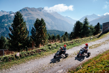 Während der Fahrt wirst du vom Ötztaler Alpenpanorama umgeben.