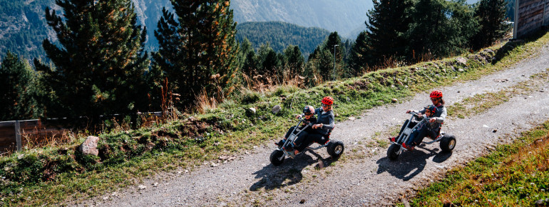 Während der Fahrt wirst du vom Ötztaler Alpenpanorama umgeben.