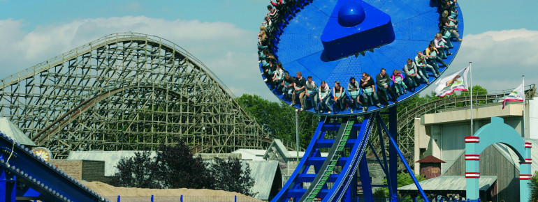 Crazy Surfer ist die etwas andere Schiffschaukel, die sich auch noch dreht.