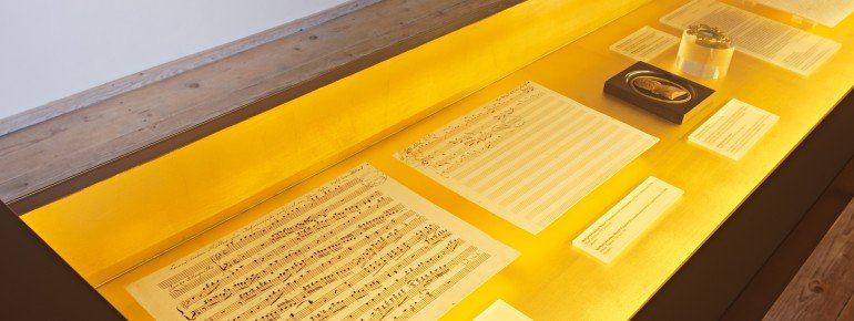 Das Museum zeigt das musikalische Schaffen Mozarts.