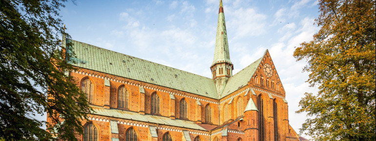 Der Grundriss des Münster Bad Doberan ist eine kreuzförmige, dreischiffige Basilika.