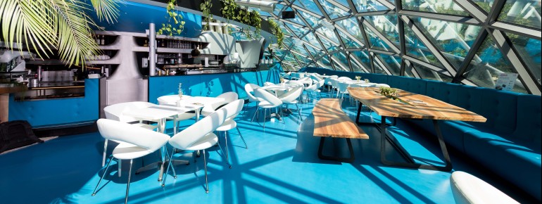 Im Café kann man den ungewöhnlichen Blick auf Graz genießen.