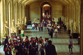Wer in den Louvre will, sollte wegen des großen Andrangs seine Karten vorab online kaufen.