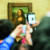 Von einer großen Menschentraube umrundet ist stets das Gemälde der Mona Lisa.