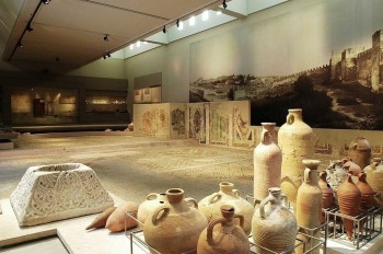 Der erste Ausstellungsraum