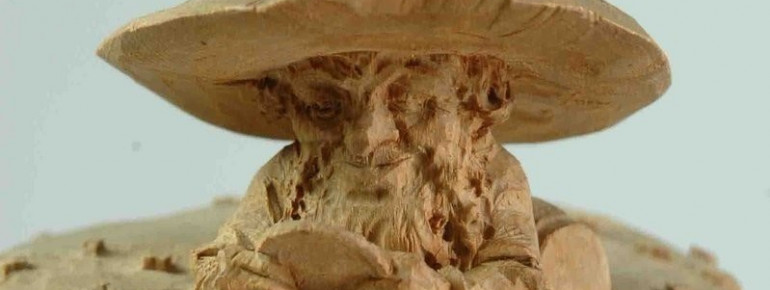 Handgemachte Schnitzfigur