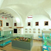 Museum: Schloss- und Baugeschichte im Kreuzgewölbe.