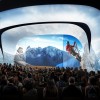 Abends verwandelt sich der Vorplatz in eine immersive Unterwasserwelt – mit Licht- und Soundeffekten sowie riesigen Projektionen auf der Glasfassade.